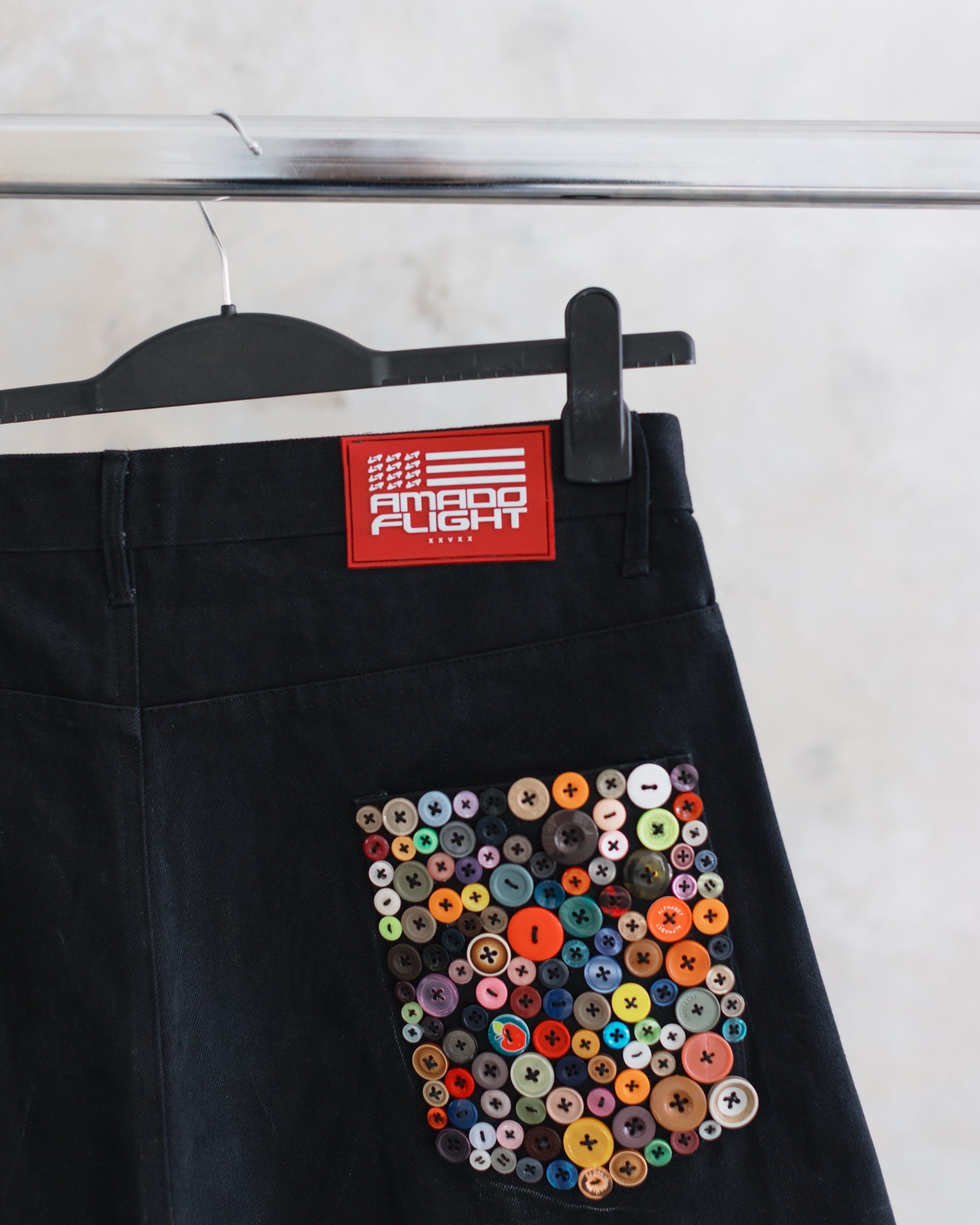 Hyper buttoned short black, frame 9